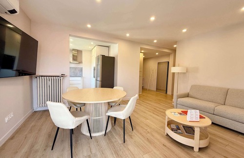 Carnot Apartment | B058 Superbe 2 chambres, dernier étage, garage