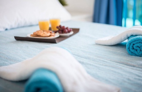 Los Abrigos House | B1 Authentic Guest House Room with balcony
