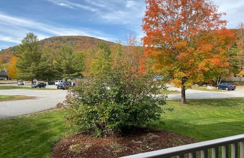 Lincoln Condo | B103 · Cozy Studio apt w/pool & hot tub Ski Loon Mountain