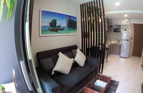 Ao Nang Apartment | B207-Hi-Ended Pool Access 1 bedroom 300m walk to Ao Nang Beach