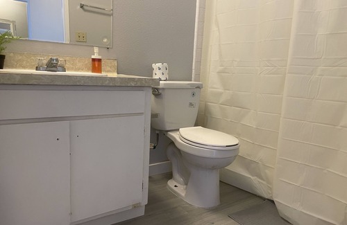 Pico - Robertson Hotel | (B25) Lovely Queen Studio in Prime Location