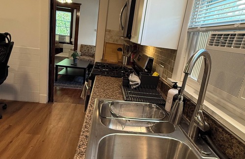 New Haven Apartment | B4-Beautiful 3Br w Balcony/parking/wi-fi CLOSE TO ALL