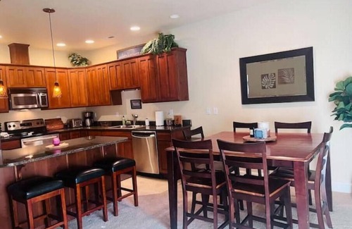 Quincy House | B67-Unit by pool & Gorge shuttle