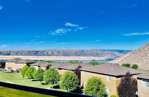 Quincy House | B67-Unit by pool & Gorge shuttle