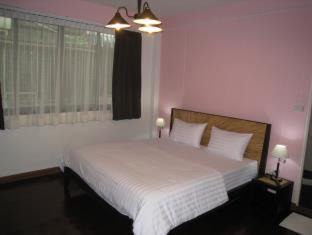 Bang Rak Bed & Breakfast | Baan Glang Soi Restaurant & Guesthouse