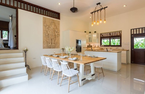 Bophut Villa | Baan Lily A Spacious 5 bedroom Villa With Pool and Jacuzzi, gym and games room