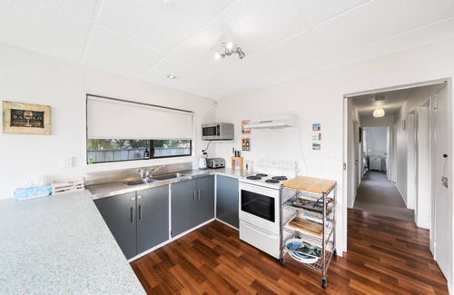 Otaki Beach House | Babbacombe Bach - Otaki Beach Holiday Home