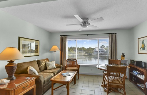 St. Simons Island Condo | Baby Blue Heron - Studio unit, sleeps 4, great views!