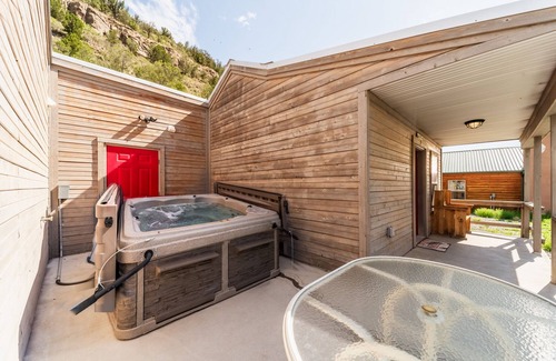 Ruidoso House | Baby Bungalow with Hot Tub and Pet Friendly!