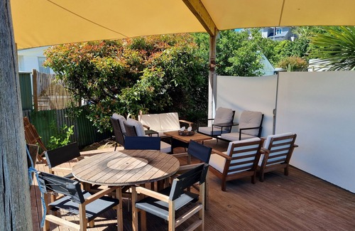 Akaroa House | Bach central- 1 Rue Viard, located across from park and beach - Top Location!