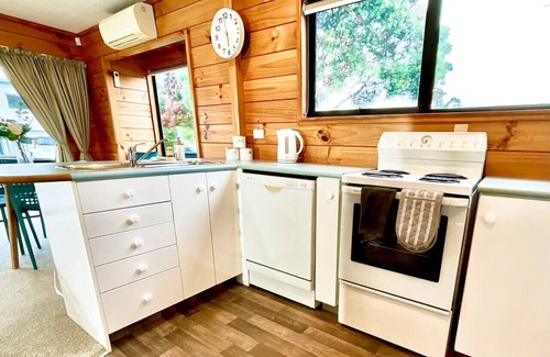 Mount Maunganui House | Bach On Clyde Street