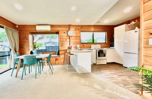Mount Maunganui House | Bach On Clyde Street