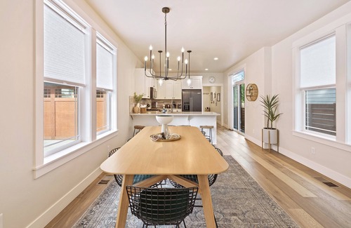 Century West House | Bachelor Bliss - near Mt Bachelor & Trail w/Hot Tub, separate ADU