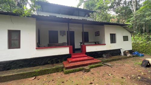 Irinjalakuda Villa | Bachelor's Tharavaadu