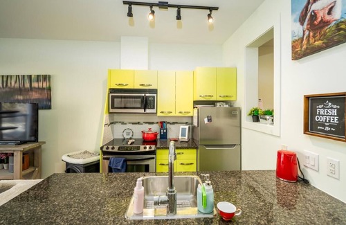 Mill Lake Apartment | Bachelor Style Condo with Parking on Premises