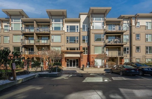 Mill Lake Apartment | Bachelor Style Condo with Parking on Premises