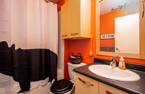 Mill Lake Apartment | Bachelor Style Condo with Parking on Premises