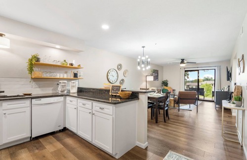 Table Rock Condo | Back 9 Oasis! Golf resort, pools, fishing & more!