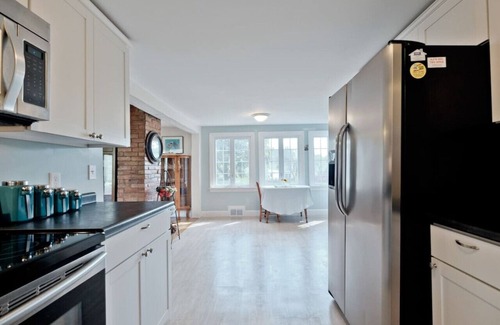 Back Cove Apartment | Back Cove - Large Sunny 2 Bedroom Condo