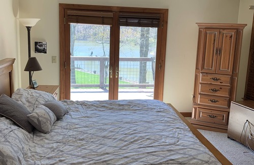 Troutman House | BACK of the COVE - 4 br 4 bt Luxury Lake House on a peaceful relaxing cove