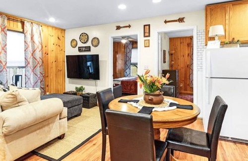 Blossvale Apartment | Back of the Koozy Kottage w/ Kayaks and bikes!