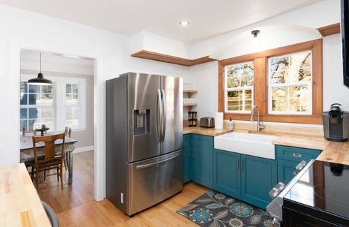 Diamond Springs House | Back Of The Moon Cottage In The Hills