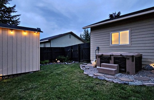 Lakeside House | Back Yard Oasis, walk to Flathead Lake/downtown minutes from Blacktail Mountain!