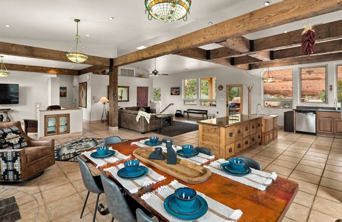 Oak Creek House | Backs to Red Rock Views Gorgeous Home with Hot Tub! Red Rock Wildlife Devils