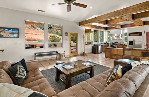 Oak Creek House | Backs to Red Rock Views Gorgeous Home with Hot Tub! Red Rock Wildlife Devils
