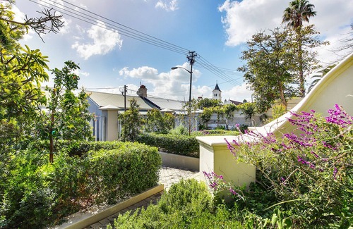 Green Point Cottage | Backup-Powered Beautiful Garden Apartment Located in Popular Green Point Village