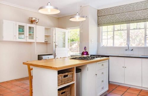 Cape Town City Centre House | Backup Powered Spacious Villa with Table Mountain Views, Private Pool and Garden