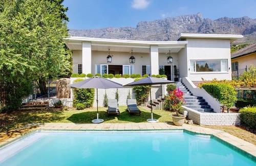 Cape Town City Centre House | Backup Powered Spacious Villa with Table Mountain Views, Private Pool and Garden