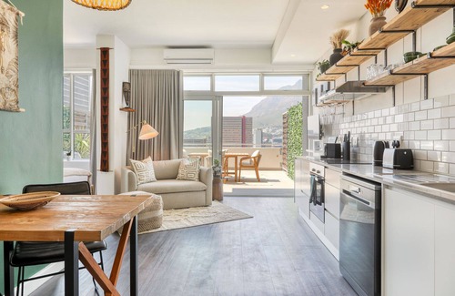 Cape Town City Centre Apartment | Backup Powered Urban Oasis Balcony Apartment