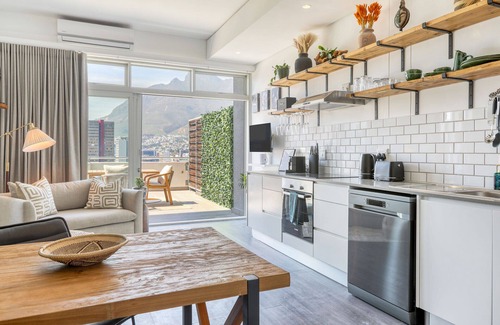 Cape Town City Centre Apartment | Backup Powered Urban Oasis Balcony Apartment