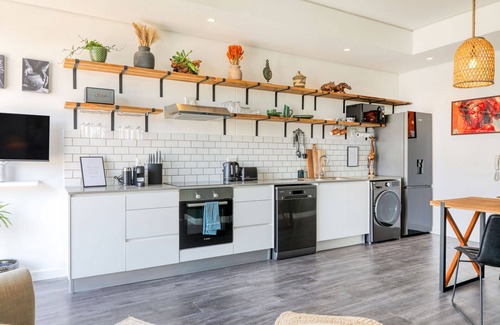 Cape Town City Centre Apartment | Backup Powered Urban Oasis Balcony Apartment