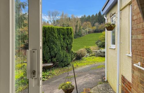 Minehead Cottage | Backwoods Annexe Tranquil Escape on the Edge of Minehead