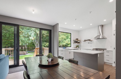 Westholme House | Backyard Bliss! Family and dog friendly home steps from River