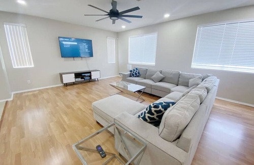 Moreno Valley House | ☀Backyard Canal Access☀ Kayak + 5 Bedroom Home!