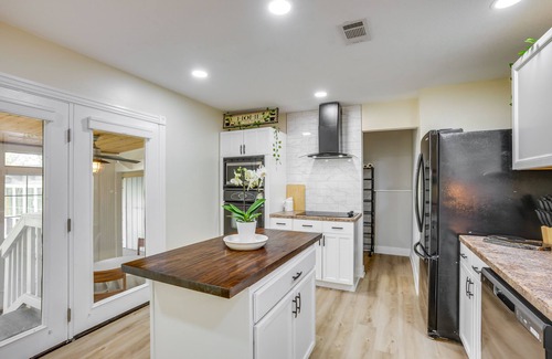 Conroe House | Backyard, Deck & Fire Pit: Conroe Getaway