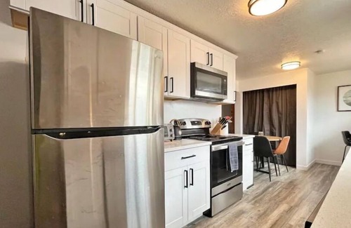 South Salt Lake House | Backyard Mountain View Oasis ~ Sleeps 10 - Chinatown, Downtown