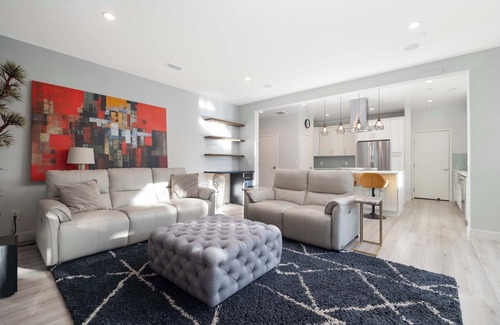 Bay Park House | *Backyard Oasis*Close to Beach*