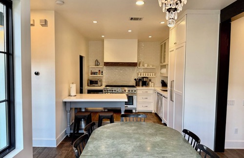 East Cesar Chavez House | Backyard Oasis + Private Pool + Walk to Downtown - Eastside Oasis!