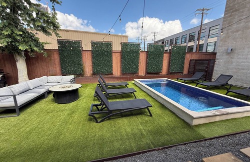East Cesar Chavez House | Backyard Oasis + Private Pool + Walk to Downtown - Eastside Oasis!