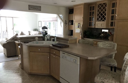 Appleton House | Backyard Paradise Appleton WI>Sleeps 6 to 8, 4 bedrms, 3 bath,25 minutes from GB