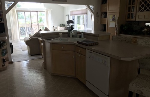Appleton House | Backyard Paradise Appleton WI>Sleeps 6 to 8, 4 bedrms, 3 bath,25 minutes from GB