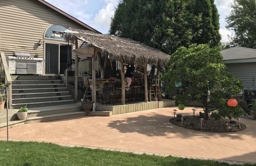 Appleton House | Backyard Paradise Appleton WI>Sleeps 6 to 8, 4 bedrms, 3 bath,25 minutes from GB