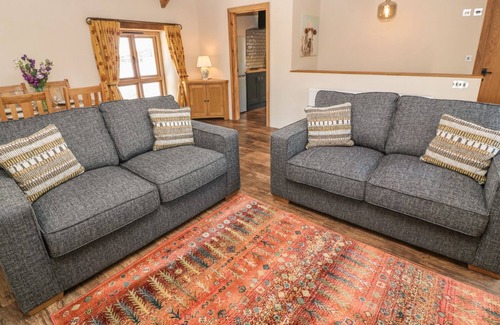 Launceston Cottage | BADHARLICK GRANARY, pet friendly, with a garden in Egloskerry