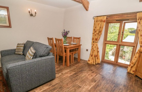 Launceston Cottage | BADHARLICK GRANARY, pet friendly, with a garden in Egloskerry