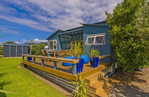 Matarangi House | Bahama Blue - Matarangi Holiday Home
