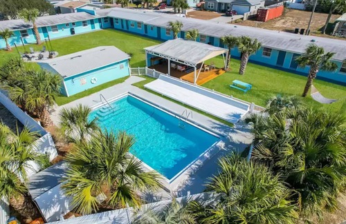 Panama City Beach Apartment | Bahama Breeze | Book Thunder Beach Today